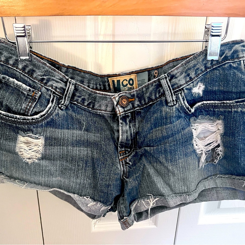 Hollister 8” Jean shorts
